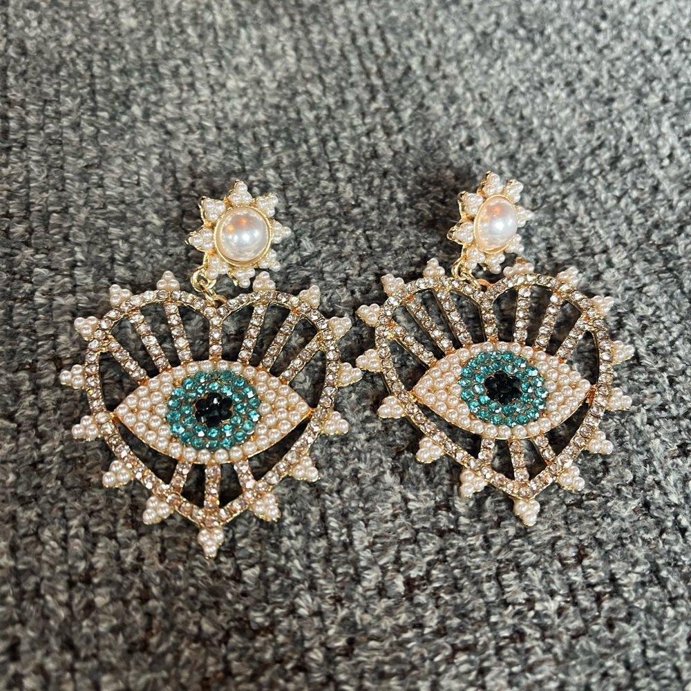 Gorgeous new big cat eye earrings new